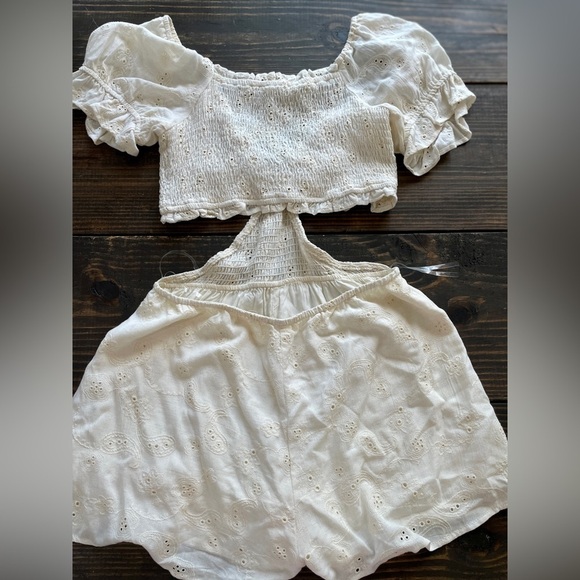 Illa illa Embroidered Cut-Out Romper Size Medium - Picture 7 of 9